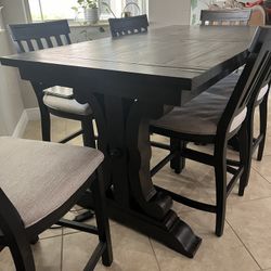 Dining Kitchen Table Expandable To Fit Up To 8 Chairs 