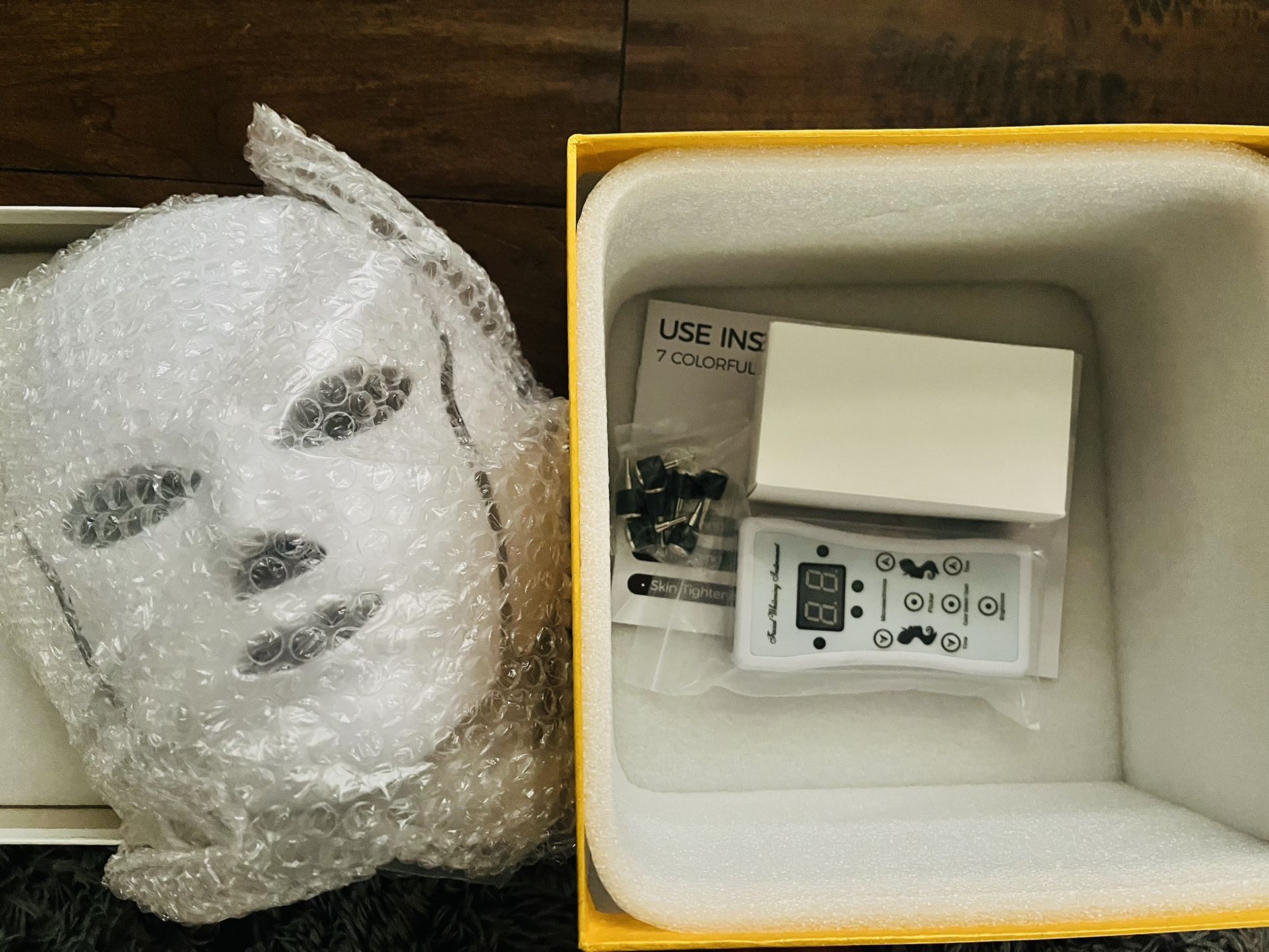 Led Face Mask Light Therapy, Red Light Therapy for Face, 7-1 Colors LED Facial Skin Care Mask Brand new Only pickup