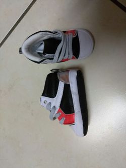 Baby shoes 6-9 meses