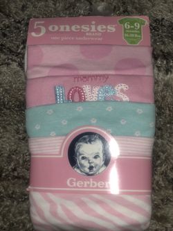 Gerber 5 pack of onesies size 6-9 months