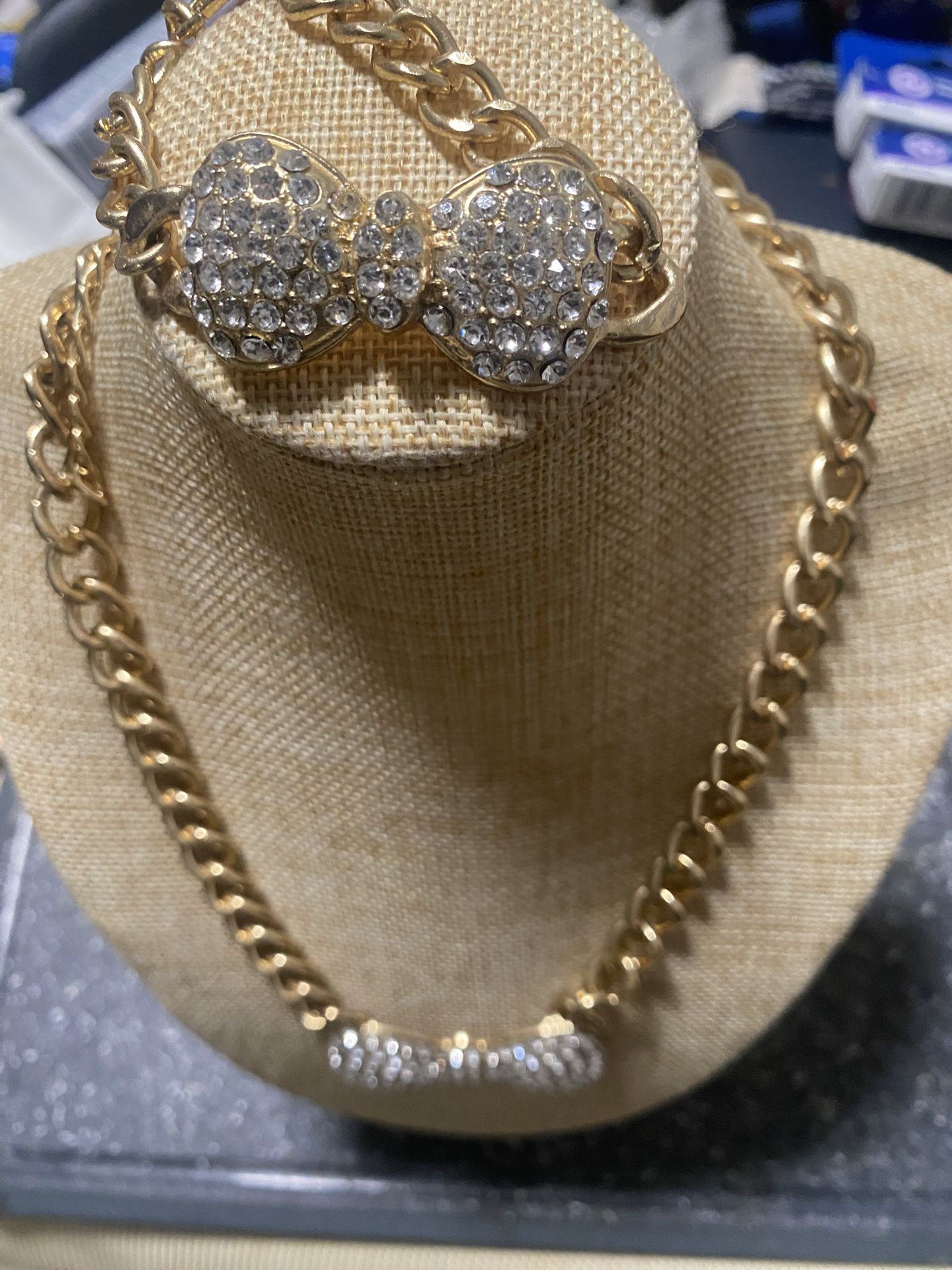 Ladies Chain And Bracelet 