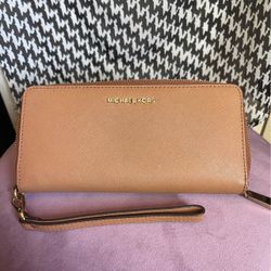 Michael Kors Tan Wristlet Wallet – Gold Hardware