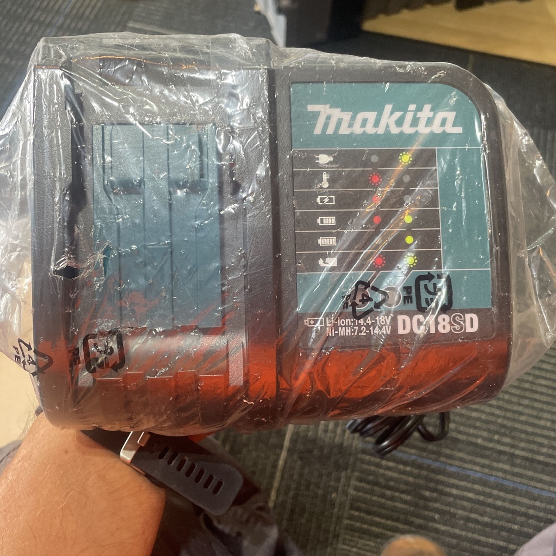 Makita Fast Charger