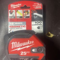 Bran New Milwaukee Magnetic Tape Measure W Charger Port And Light