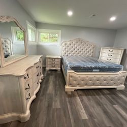 ✨ Elegant Upholstered Bedroom Set – New | Free Delivery + Financing Available 🛏️ 
