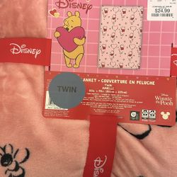 WINNIE THE POOH VALENTINE BLANKET  TWIN SIZE