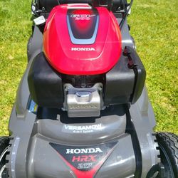 Honda
Nexite Deck 4-in-1 Select
Drive 21 in. Gas Walk
Behind Self Propelled Lawn
Mower with Blade Stop
System