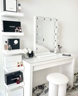 Vanity/ Makeup Station