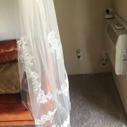 Vintage style laced wedding veil