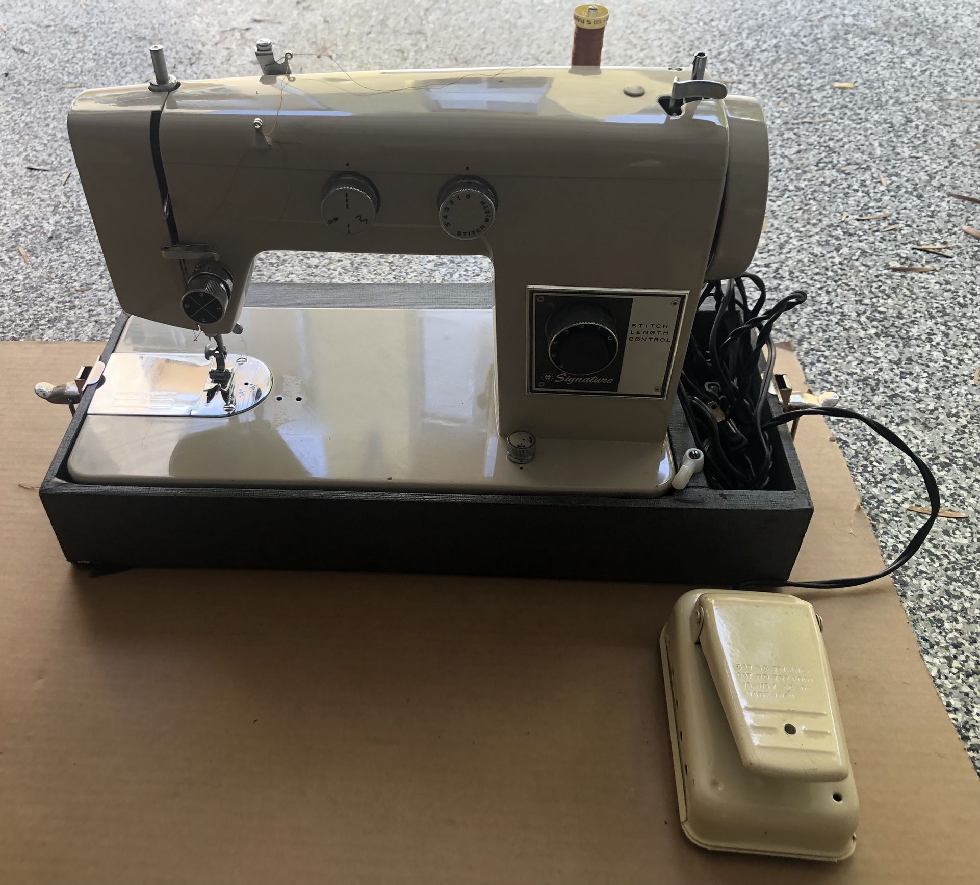 1966 Vintage Montgomery Wards Sewing Machine W/Case