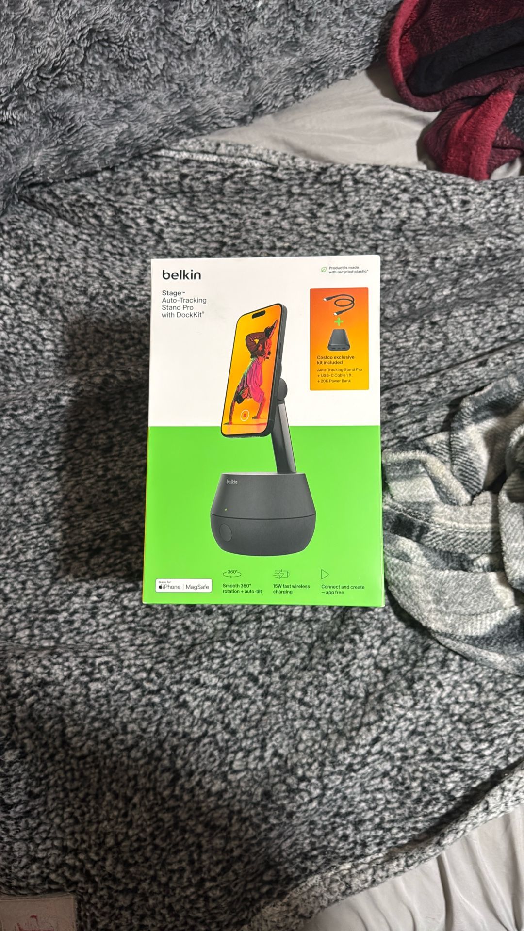 Head Tracking Wireless Charging Stand