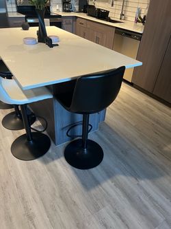 Bar stools for island kitchen