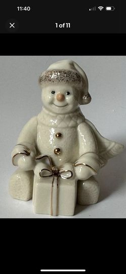 LENOX Porcelain Figurine with Gold Accents Snowman with Present Great Condition