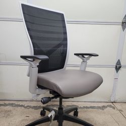 SitOnIt Torsa Fully Loaded Computer Desk Office Chair EXCELLENT SHAPE!