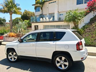 2016 JEEP COMPASS, DRIVES SMOTH - GAS SAVER - LOW MILES