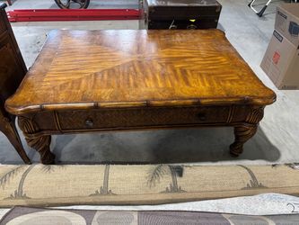 Schnadig Coffee / living room table