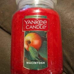 Yankee macintosh candle