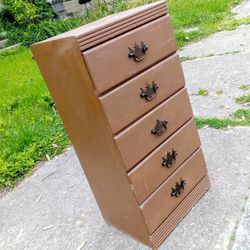 Vintage Mid-Century Small Chest of Drawers / Dresser 

