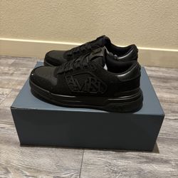 AM Sneakers 