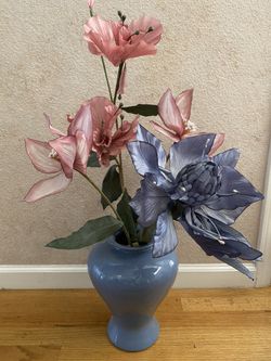 Vase with silk flowers