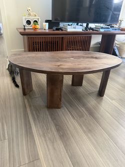 Oval Wood Coffee Table – $30 OBO LEG NEEDS REPAIR