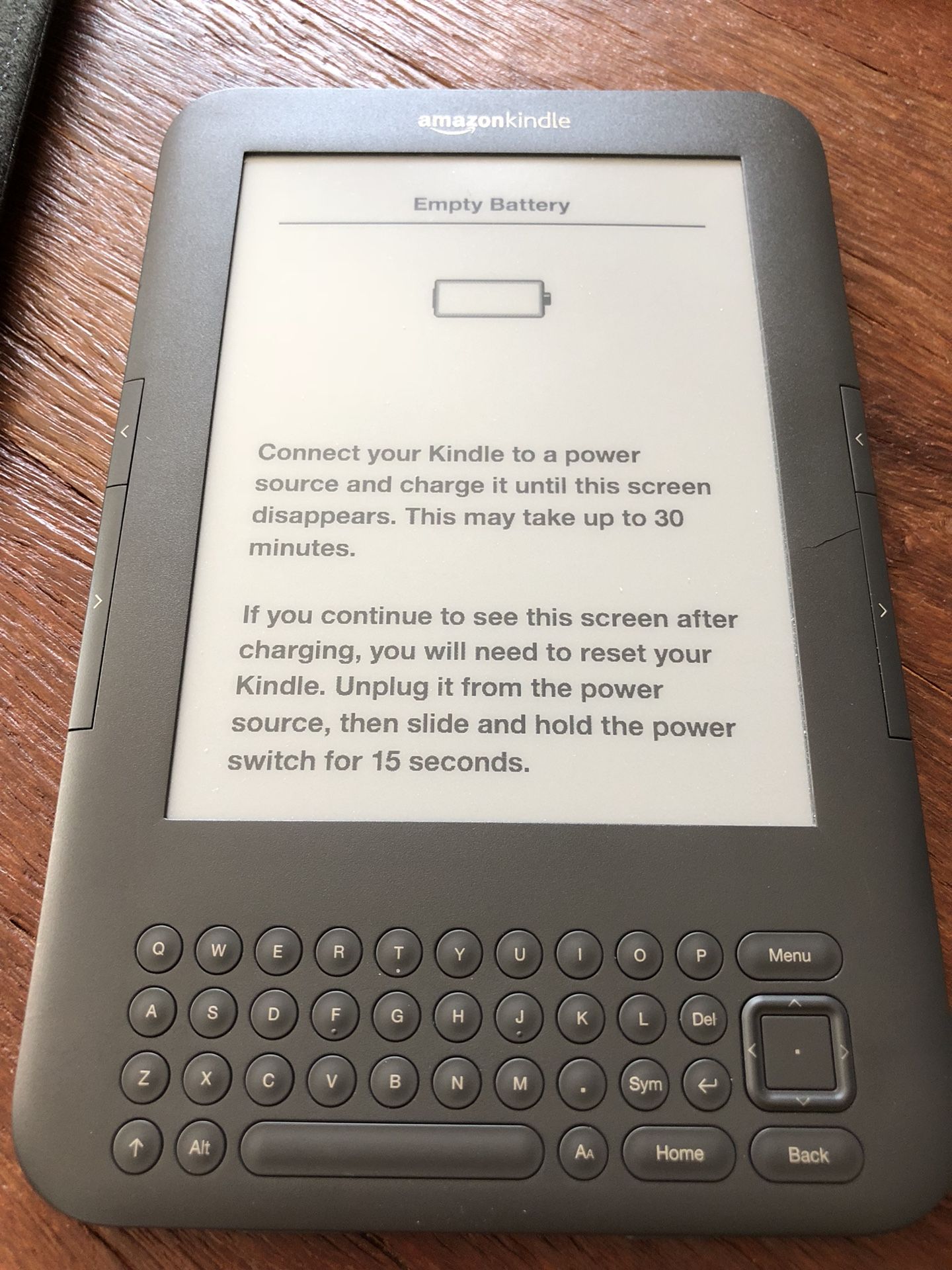 Kindle Keyboard Wifi 6” e-ink reader and leather case