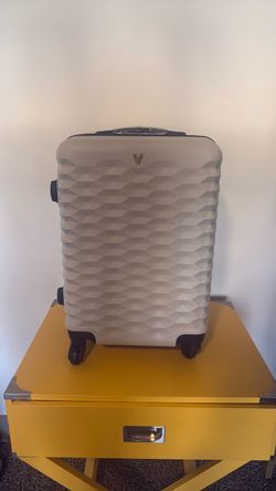 Vanessa Williams 20" Wave Spinner Carry On