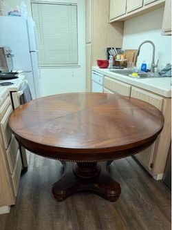 Round Wood Dinning Table