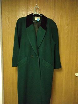  Woman's Beautiful Full Length Dark Green Wool Coat Size 14