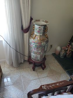 Gorgeous Large Size Oriental Vase
