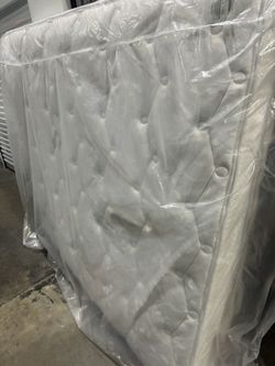 King mattress In Plastic 