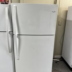 Whirlpool 33”Wide Top Freezer Refrigerator Apartment Size