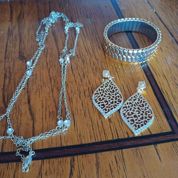 Bracelet necklace and earrings