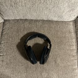 Sennheiser HD560S Open-Back Audiophile Studio Headphones 