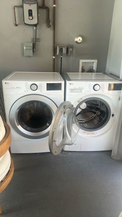 Lg watching matching and dryer in perfect shape