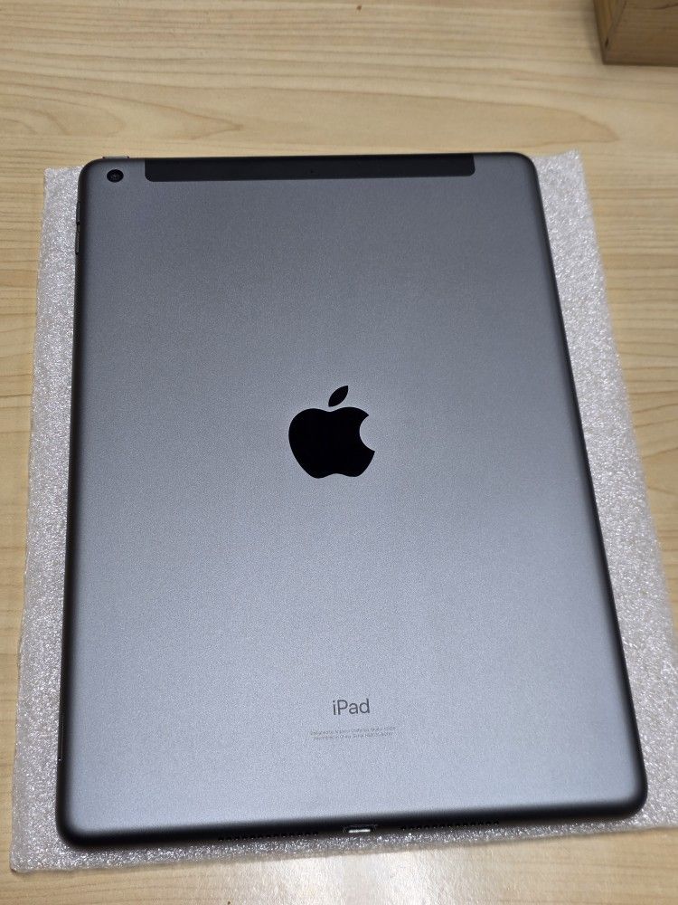 Ipad 8 Unlocked & Wifi. 128GB. Firm Price.