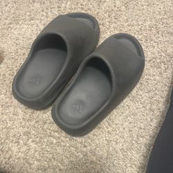 Yeezy Slide