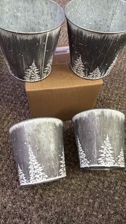 Christmas Tin Pot planters Super nice 4 in a box Silver & White