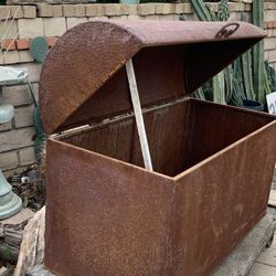 Stage Coach Metal Box 4. By 3 ‘.     