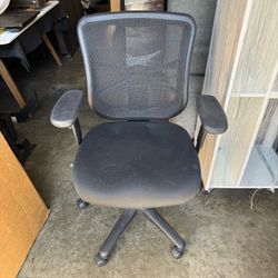 Alera Elusion Series Mesh Mid-Back Swivel/Tilt Chair Adjustable Armrest, Black Good Condition