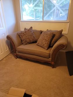 Love Seat (Need Gone Asap)