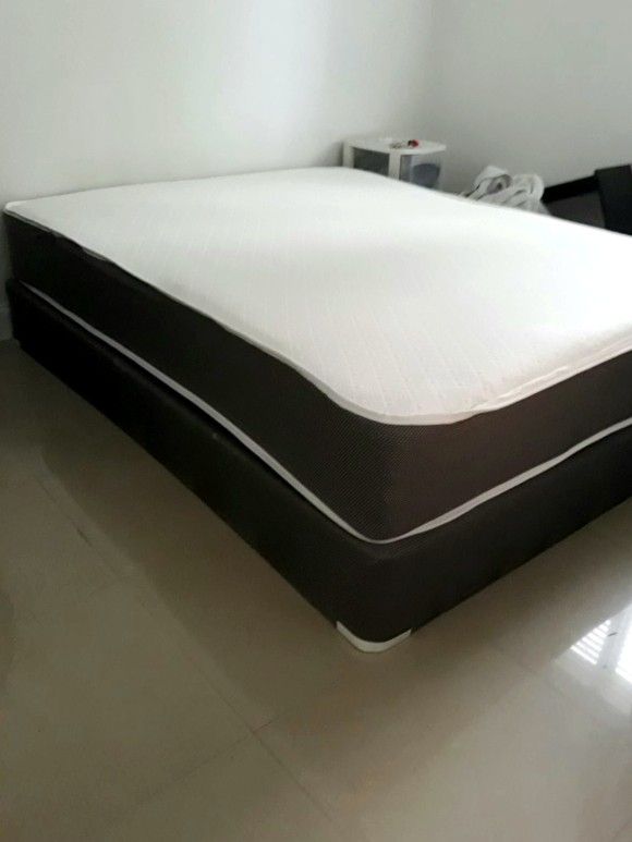 NEW QUEEN-SIZE MATTRESS AND BOX SPRING - 2PC
