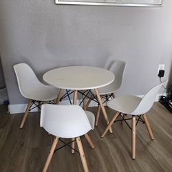 Kits Table With 4 Chairs 