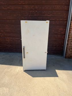 Upright freezer
