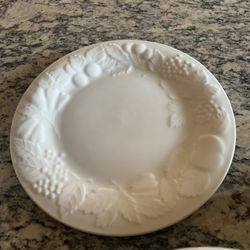 All12$ White 5 Bowl And 9/10 Small plates