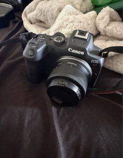 Canon EOS R7 32.5MP Mirrorless Black w/ RF-S 18-45mm IS STM Lens + DM-E1D