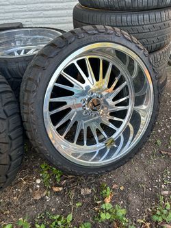 24x14 on 33s  kg1 forged 6 lug chevy 90% tires