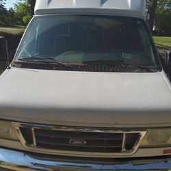 2004 Ford E-350