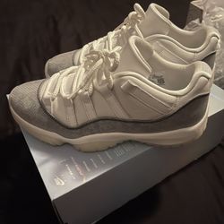Size 9 Jordan 11 Low
