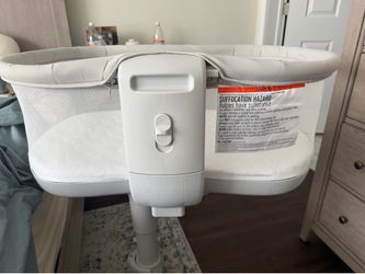 Gently Used Halo Bassinest Swivel Sleeper